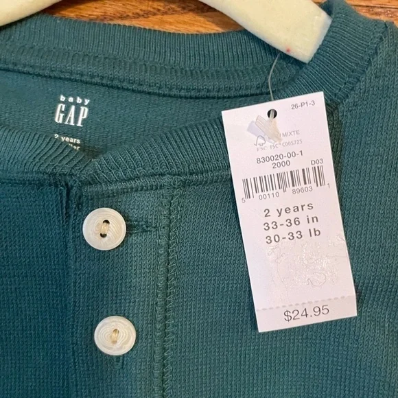 NWT Gap toddler boy Henley long sleeve shirt. Size: 2T - Picture 2 of 3